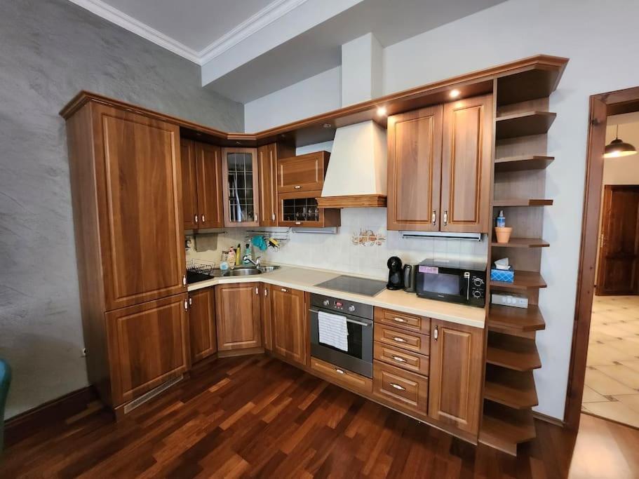 Spacious Apartment 6Min From The Dancing House Prága Kültér fotó