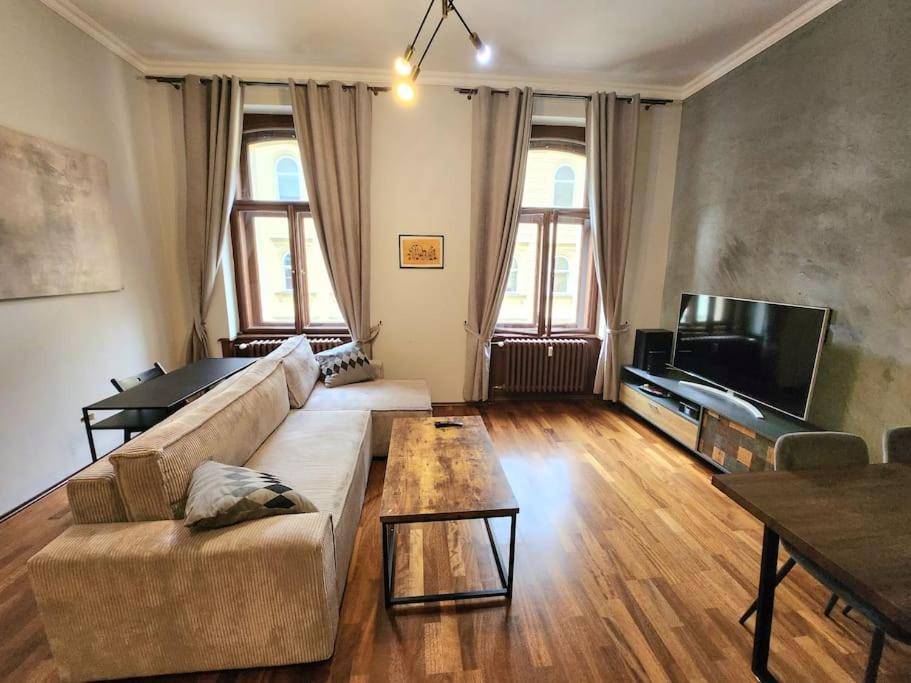 Spacious Apartment 6Min From The Dancing House Prága Kültér fotó