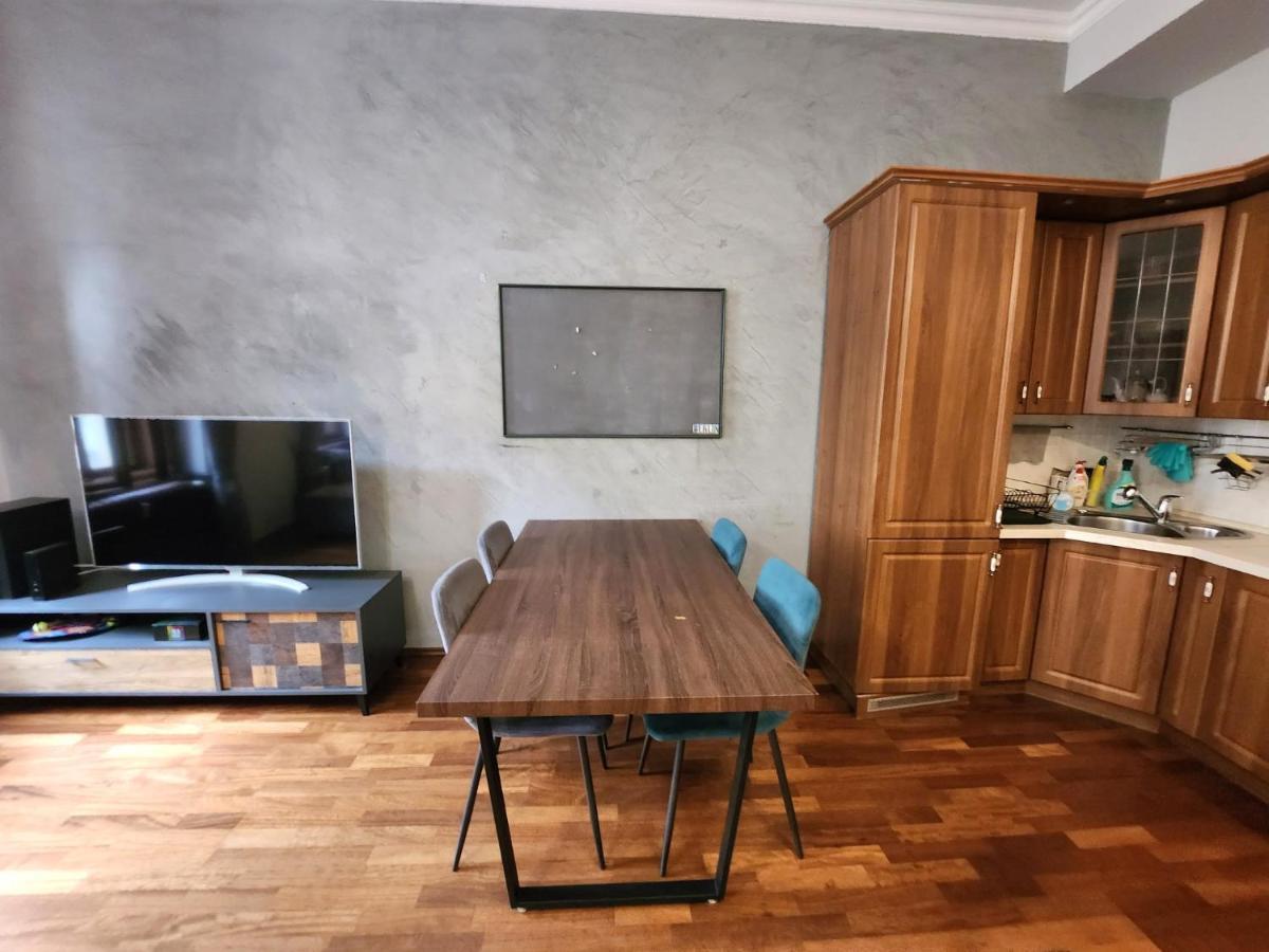Spacious Apartment 6Min From The Dancing House Prága Kültér fotó